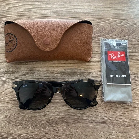 Ray Ban Sunglasses- gently used w/ Case Vintage B&L Bausch & lomb Ray-Ban Aviator sunglasses & case  main image 4